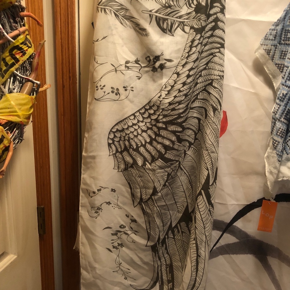 NWT large feather design scarf